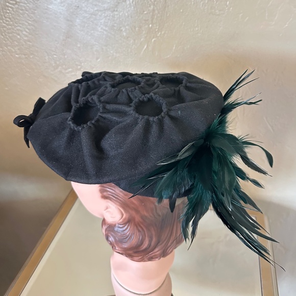 INVENTIVE 1940\'S BLACK FEKLT \